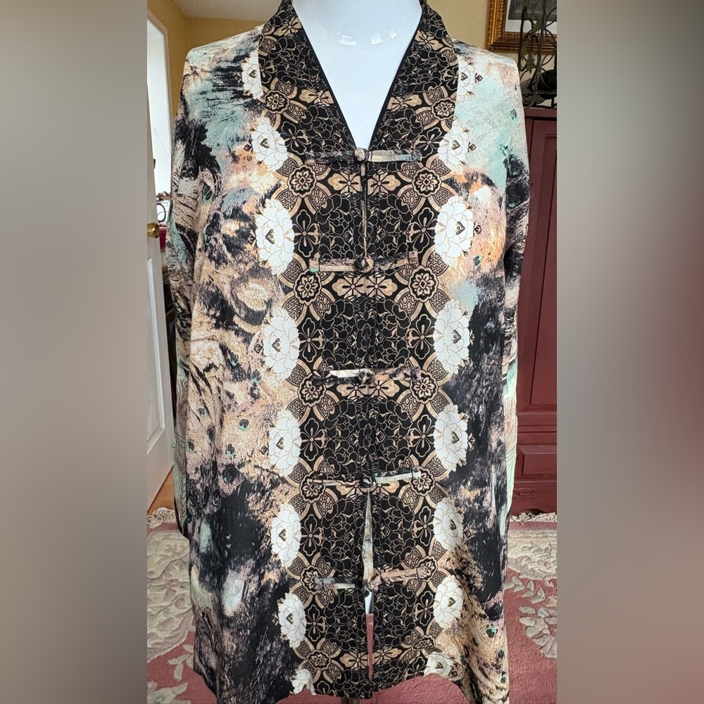 Citron Santa Monica 100% Silk Blouse with mandarin collar and 3/4 sleeve. XS.